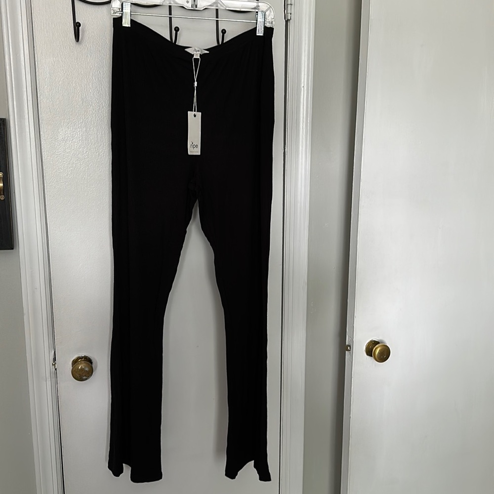 Pea in the pod black rib knit maternity pants